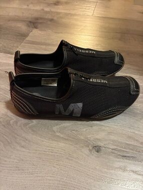 Merrell Black Slip-On Zip Front Loafers